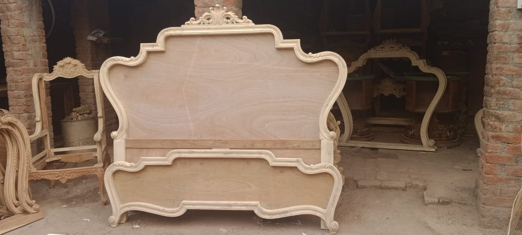 Royal Crest Hand-Carved Crown Bed – Golden Polish & Tufted Comfort